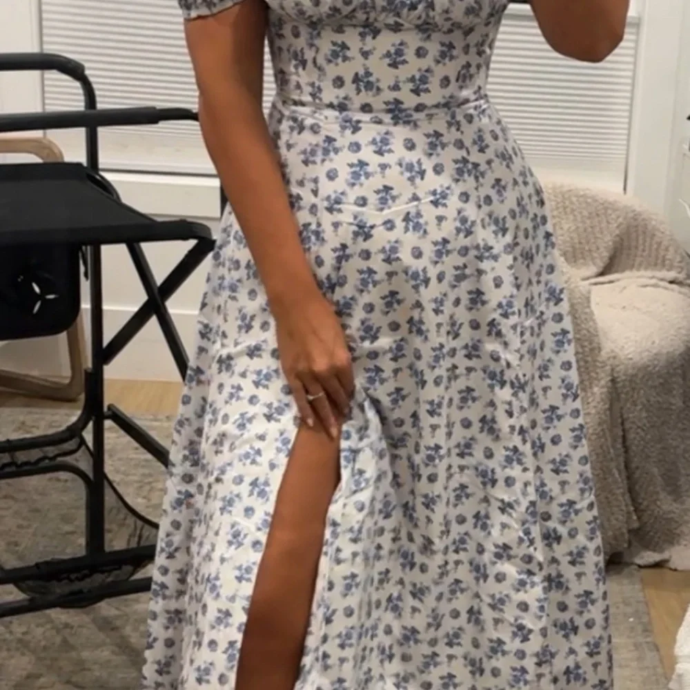 HOUSE OF CB Tallulah Puff Sleeve Midi Dress - Picture 6 of 9